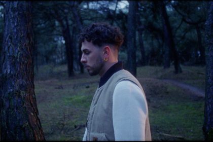 Vay dévoile son premier single Vague